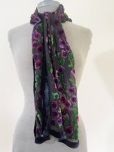 Load image into Gallery viewer, Velvet Scarf with Roses Pattern in Black and Red.