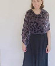 Load and play video in Gallery viewer, Gray tones and Black Velvet Shawl/Scarf with Hand-Painted Gingko Leaves