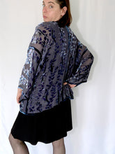 Load image into Gallery viewer, Willows Pattern Short Kimono Jacket in Black and gray