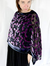 Load image into Gallery viewer, Velvet Poncho Top in Black in Floral