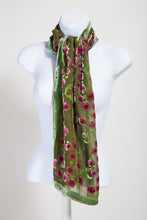 Load image into Gallery viewer, Green and Fuchsia Roses