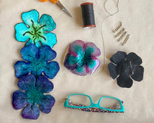 Load image into Gallery viewer, Fuchsia Flower Pin