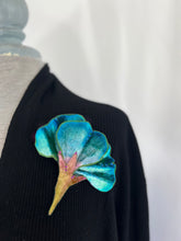 Load image into Gallery viewer, Turquoise Profile Flower Pin