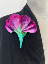 Load image into Gallery viewer, Fuchsia Profile Flower Pin
