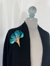 Load image into Gallery viewer, Turquoise Profile Flower Pin
