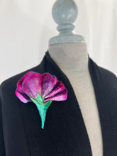 Load image into Gallery viewer, Fuchsia Profile Flower Pin
