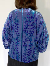 Load image into Gallery viewer, Willows Pattern purple Short Kimono Jacket
