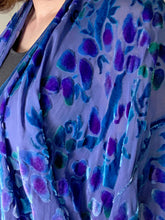 Load image into Gallery viewer, Willows Pattern purple Short Kimono Jacket