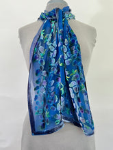 Load image into Gallery viewer, Velvet Scarf with Willows Pattern in Blue
