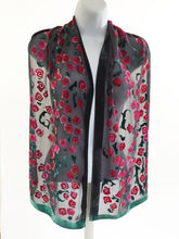 Load image into Gallery viewer, Velvet Scarf with Roses Pattern in Black and Red.
