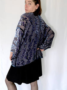 Willows Pattern Short Kimono Jacket in Black and gray
