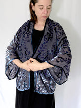 Load image into Gallery viewer, Willows Pattern Short Kimono Jacket in Black and gray
