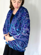 Load image into Gallery viewer, Willows Pattern purple Short Kimono Jacket
