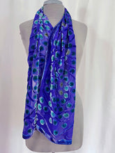 Load image into Gallery viewer, Velvet Scarf with Lily Pads Pattern in Purple
